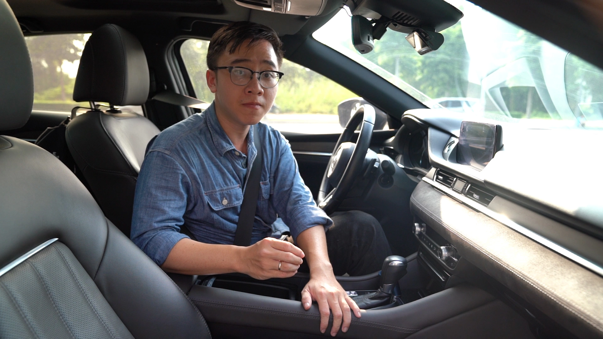 Thắt dây an toàn khi ngồi trên ôtô sao cho đúng