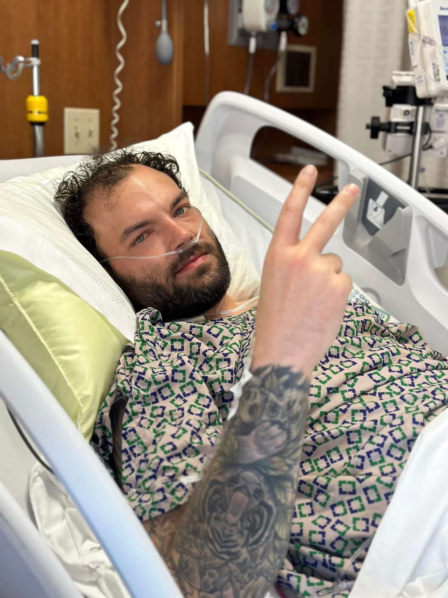 Phát hiện ung thư giai đoạn 4 ở tuổi 26, nam thanh niên hối hận: Giá như tôi không bỏ qua triệu chứng này - Ảnh 1.